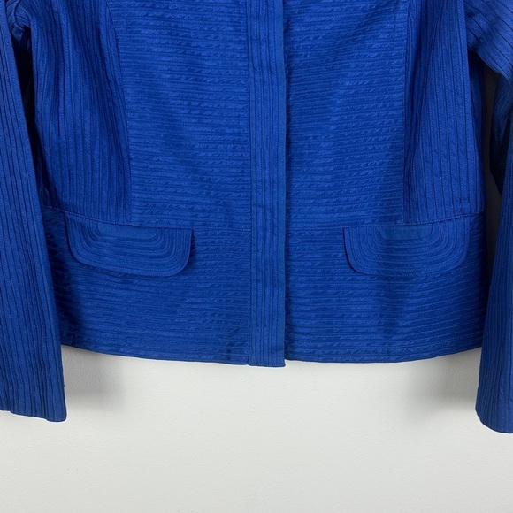 Chico's Royal Blue Classic Elegant Pin Tuck Hidden Button Blazer Jacket Size 1 - Picture 8 of 13